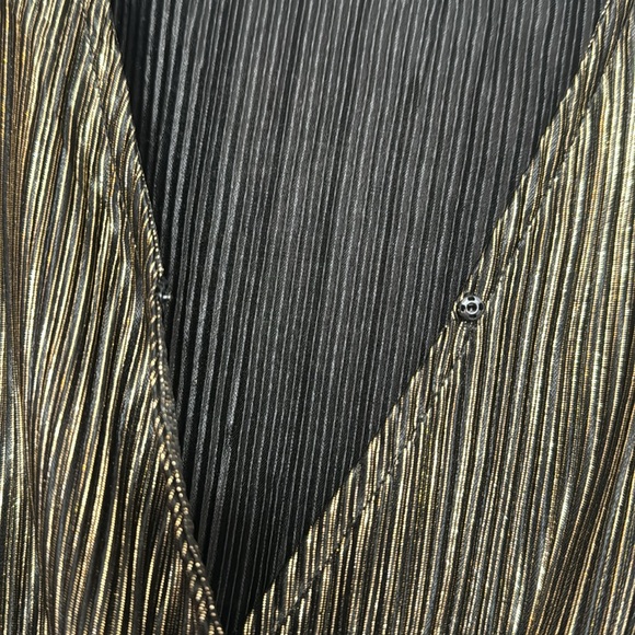 Black and gold top - Picture 4 of 6